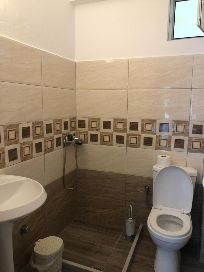Veizi's Himara