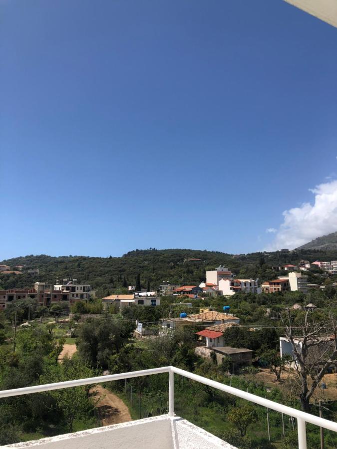 Veizi's Apartament *