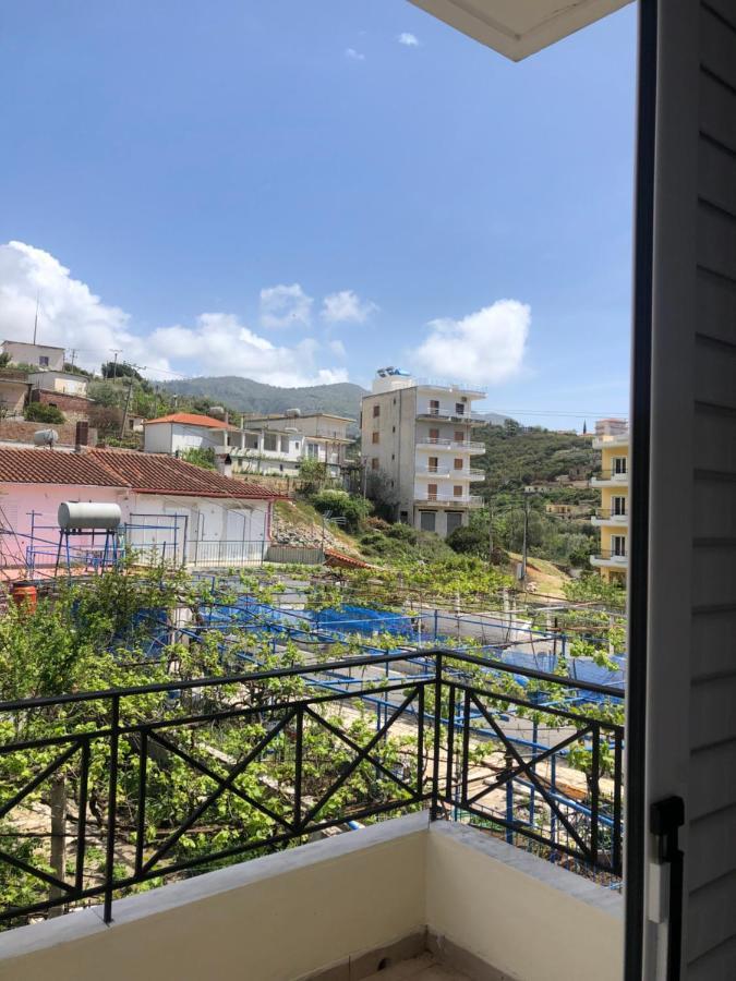 Veizi's * Himara