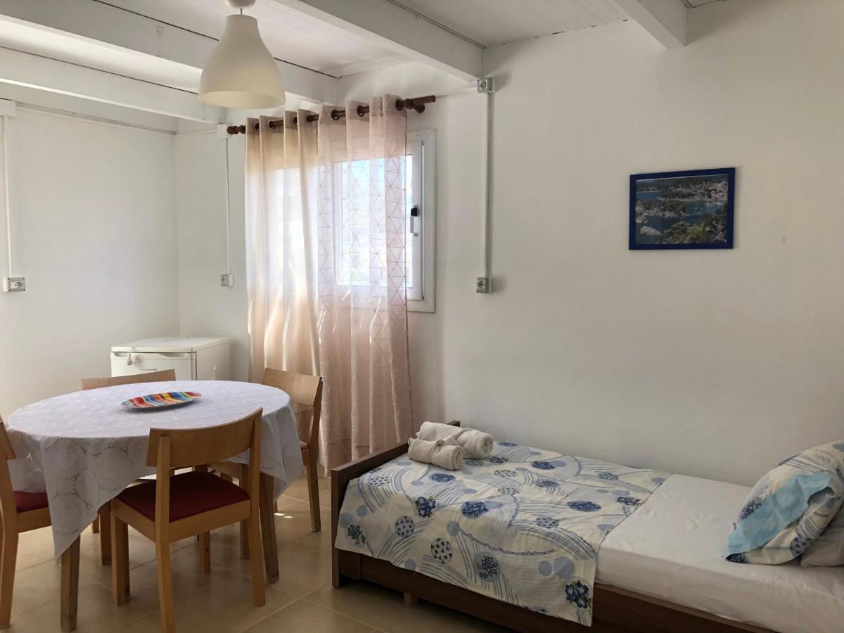 Veizi's Apartament Himara