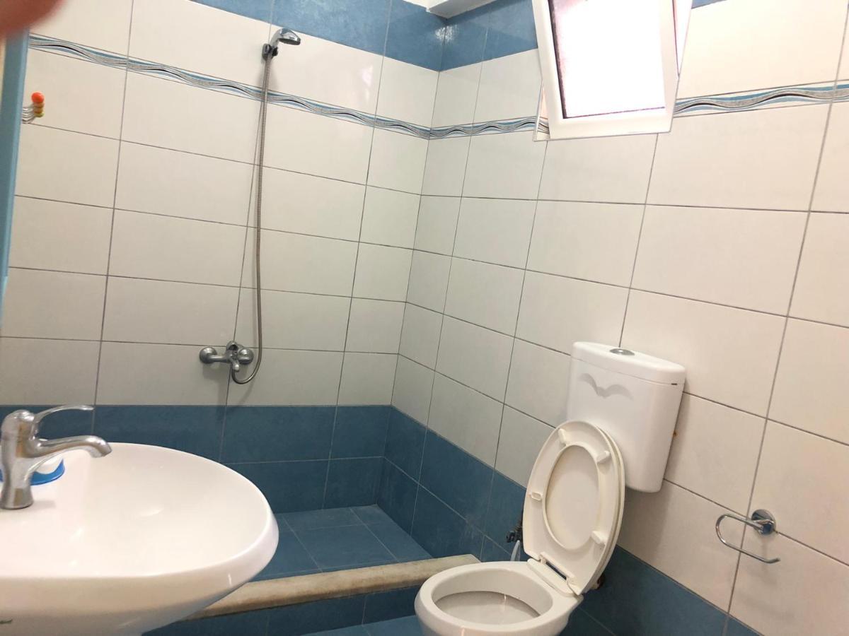 Veizi's Himara